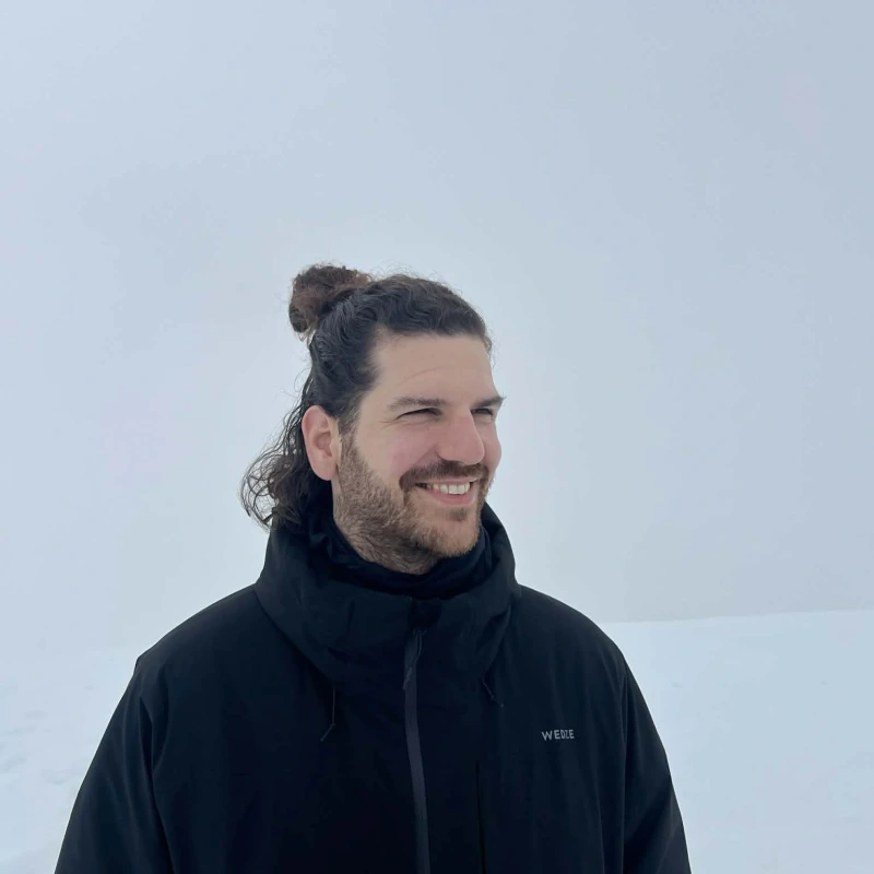 Portrait of Paris Perlegkas, founder of pialgorithms
